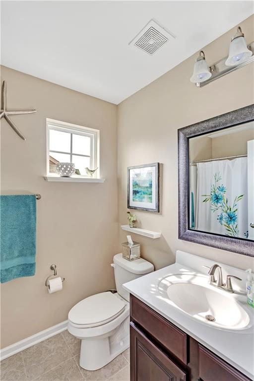 284 Maple Ridge Drive Canonsburg, PA 15317 - Photo 20 of 25 Main hall full bath with tub & shower even a window!!!