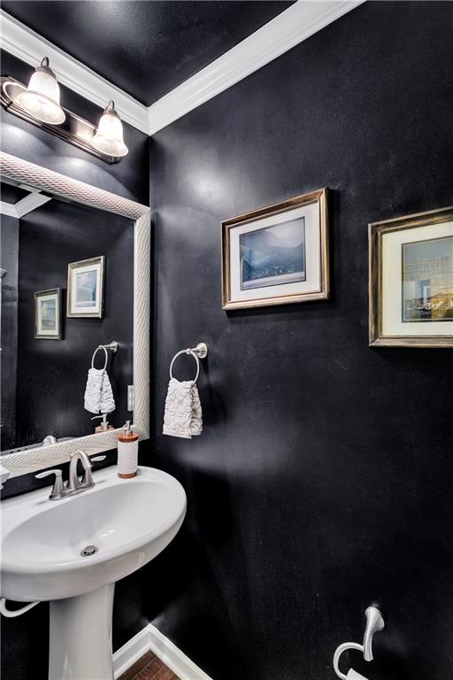 284 Maple Ridge Drive Canonsburg, PA 15317 - Photo 4 of 25 Rich dark blue walls with crisp white accent trim conveniently located for you and your guests!