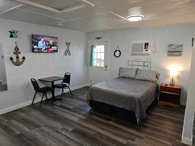 $1,200 | 202 West E Street, La Porte, TX 77571