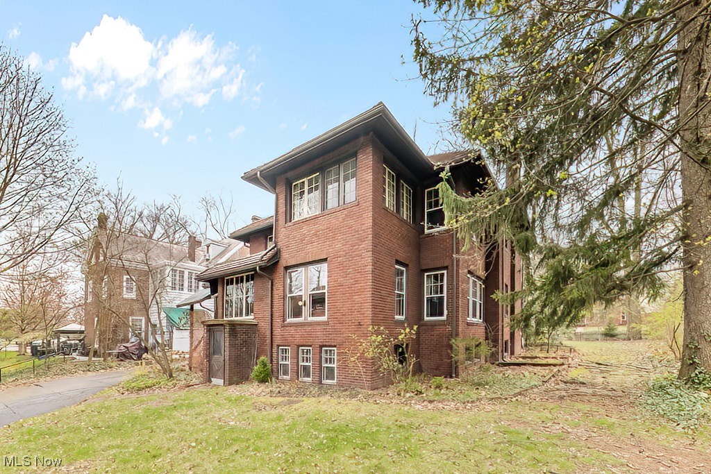 245 Merriman Road Akron, OH 44303 - Photo 8 of 49 Gallery Image 8