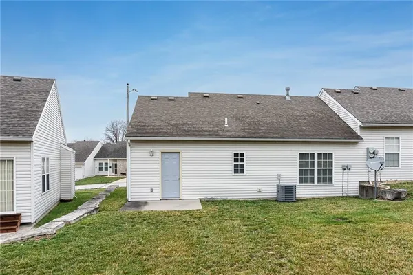 $209,950 | 1860 Fall Creek Drive, Tonganoxie, KS 66086