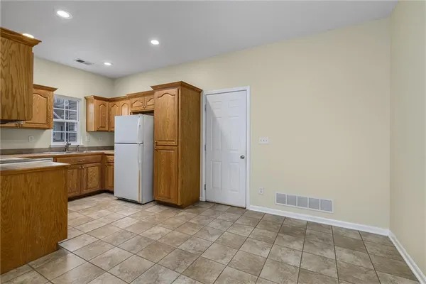 $209,950 | 1860 Fall Creek Drive, Tonganoxie, KS 66086