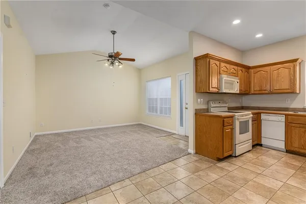 $209,950 | 1860 Fall Creek Drive, Tonganoxie, KS 66086