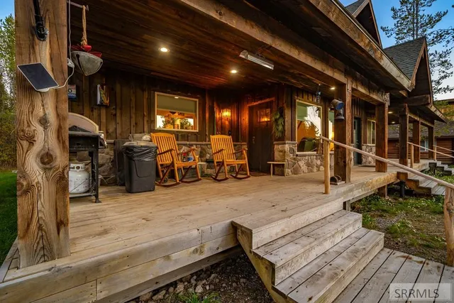 $890,000 | 3770 Arctic Fox Drive, Island Park, ID 83429