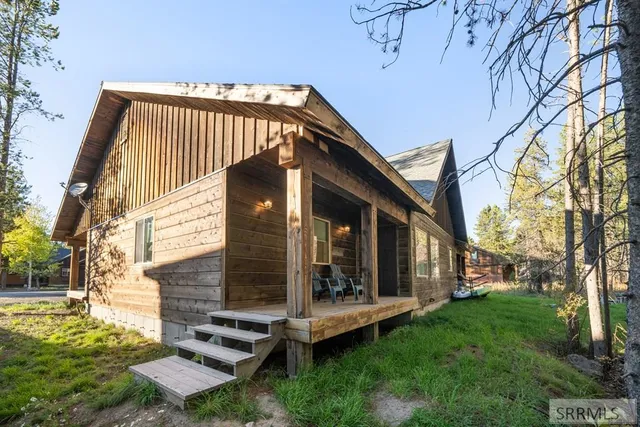 $890,000 | 3770 Arctic Fox Drive, Island Park, ID 83429