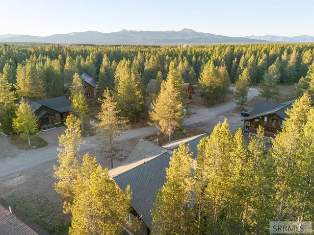 $890,000 | 3770 Arctic Fox Drive, Island Park, ID 83429