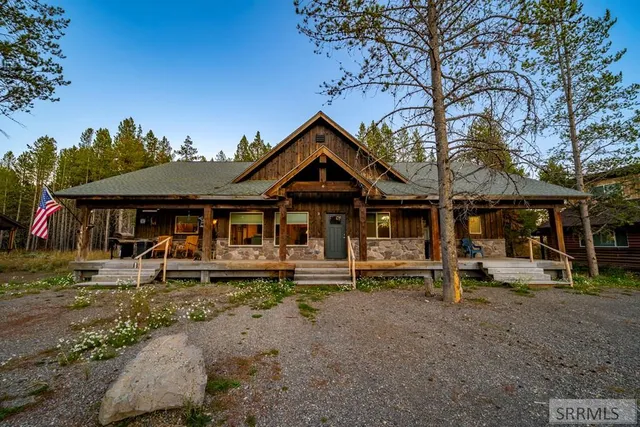 $890,000 | 3770 Arctic Fox Drive, Island Park, ID 83429