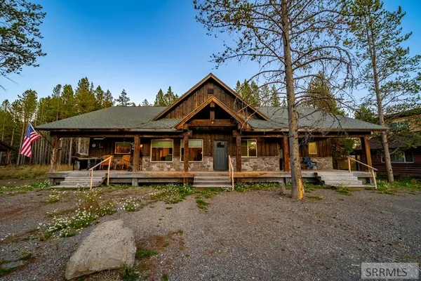 $890,000 | 3770 Arctic Fox Drive, Island Park, ID 83429
