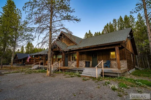 $890,000 | 3770 Arctic Fox Drive, Island Park, ID 83429