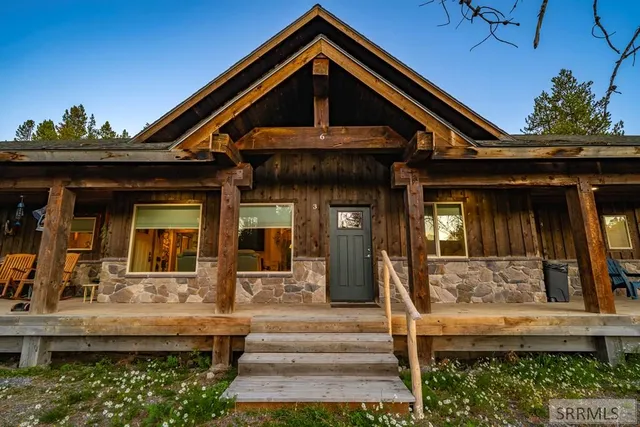 $890,000 | 3770 Arctic Fox Drive, Island Park, ID 83429