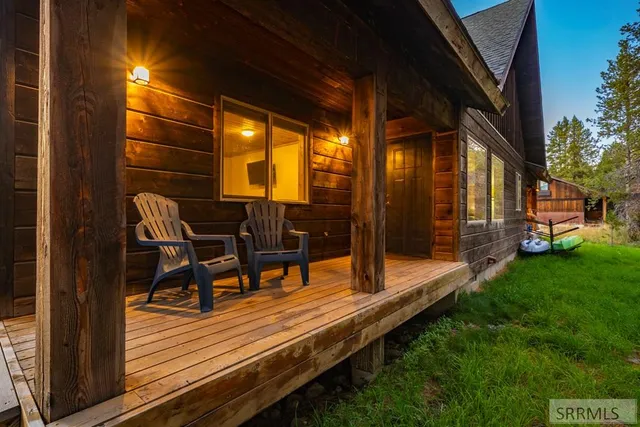 $890,000 | 3770 Arctic Fox Drive, Island Park, ID 83429