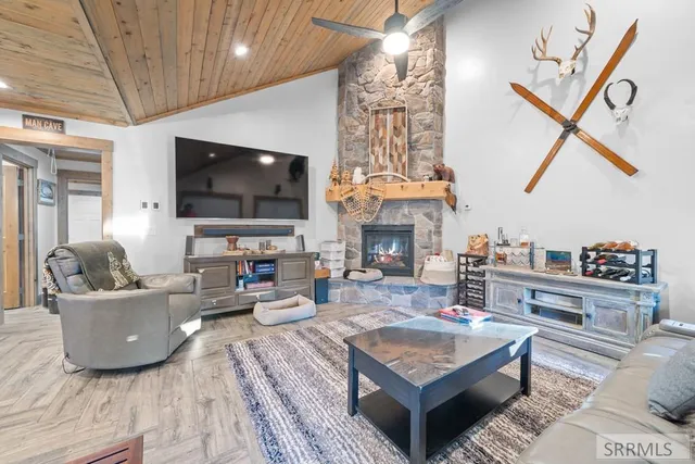 $890,000 | 3770 Arctic Fox Drive, Island Park, ID 83429