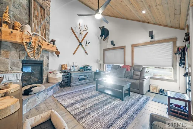 $890,000 | 3770 Arctic Fox Drive, Island Park, ID 83429