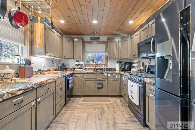 $890,000 | 3770 Arctic Fox Drive, Island Park, ID 83429