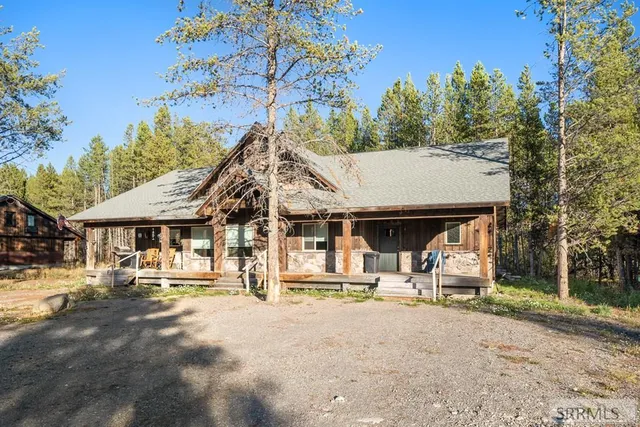$890,000 | 3770 Arctic Fox Drive, Island Park, ID 83429