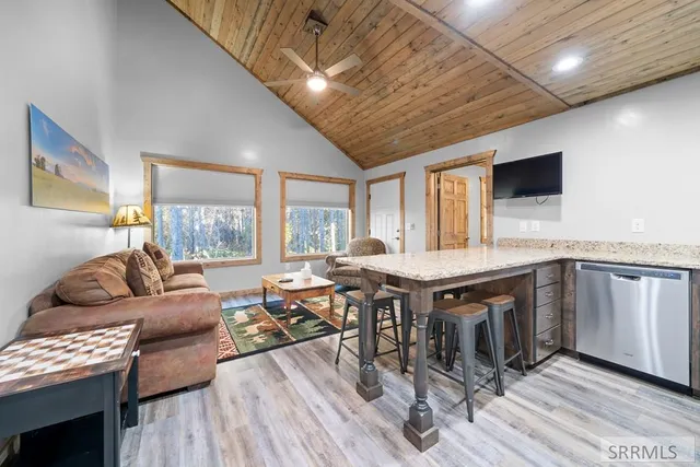 $890,000 | 3770 Arctic Fox Drive, Island Park, ID 83429