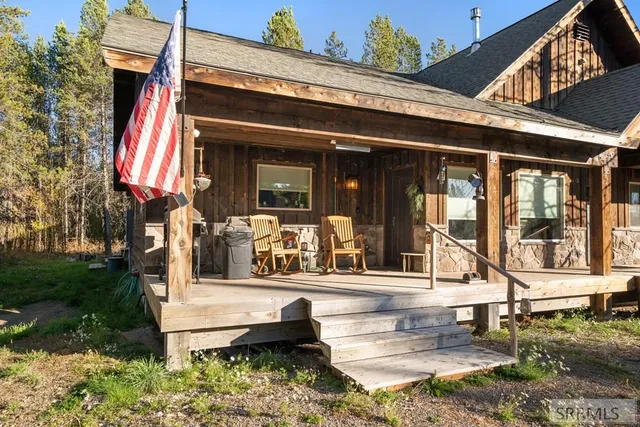 $890,000 | 3770 Arctic Fox Drive, Island Park, ID 83429