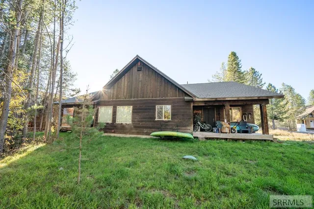 $890,000 | 3770 Arctic Fox Drive, Island Park, ID 83429