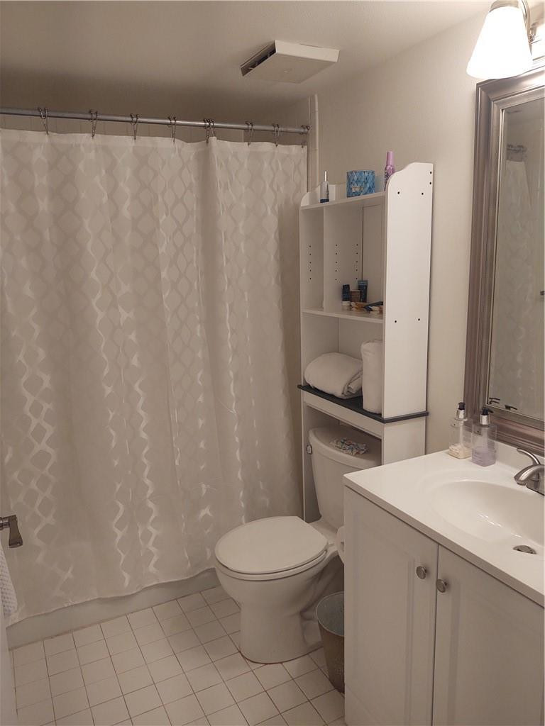 120 Northwest 70th Street, Unit 104 Boca Raton, FL 33487 - Photo 9 of 12 Guest Bath
