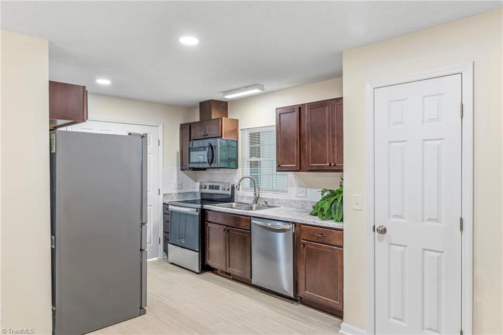 1300 Rotherwood Road Greensboro, NC 27406 - Photo 24 of 30 Gallery Image 24