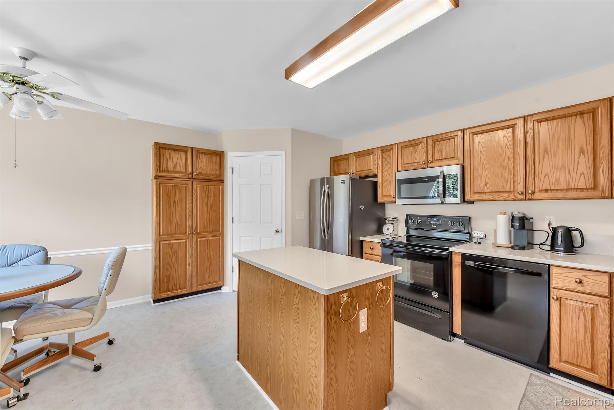 21755 River Ridge Trail Farmington, MI 48335 - Photo 7 of 19 Kitchen (pic #2)