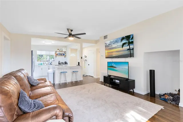 $299,900 | 424 Manhattan Avenue, Daytona Beach, FL 32118