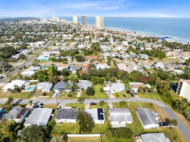 $299,900 | 424 Manhattan Avenue, Daytona Beach, FL 32118
