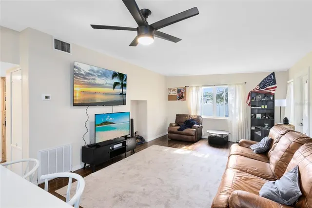 $299,900 | 424 Manhattan Avenue, Daytona Beach, FL 32118