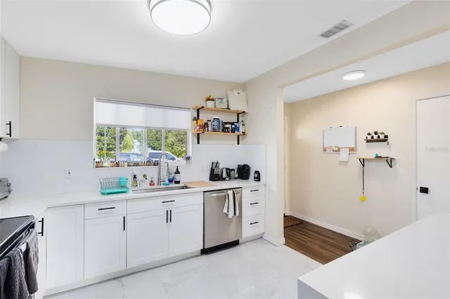 $299,900 | 424 Manhattan Avenue, Daytona Beach, FL 32118