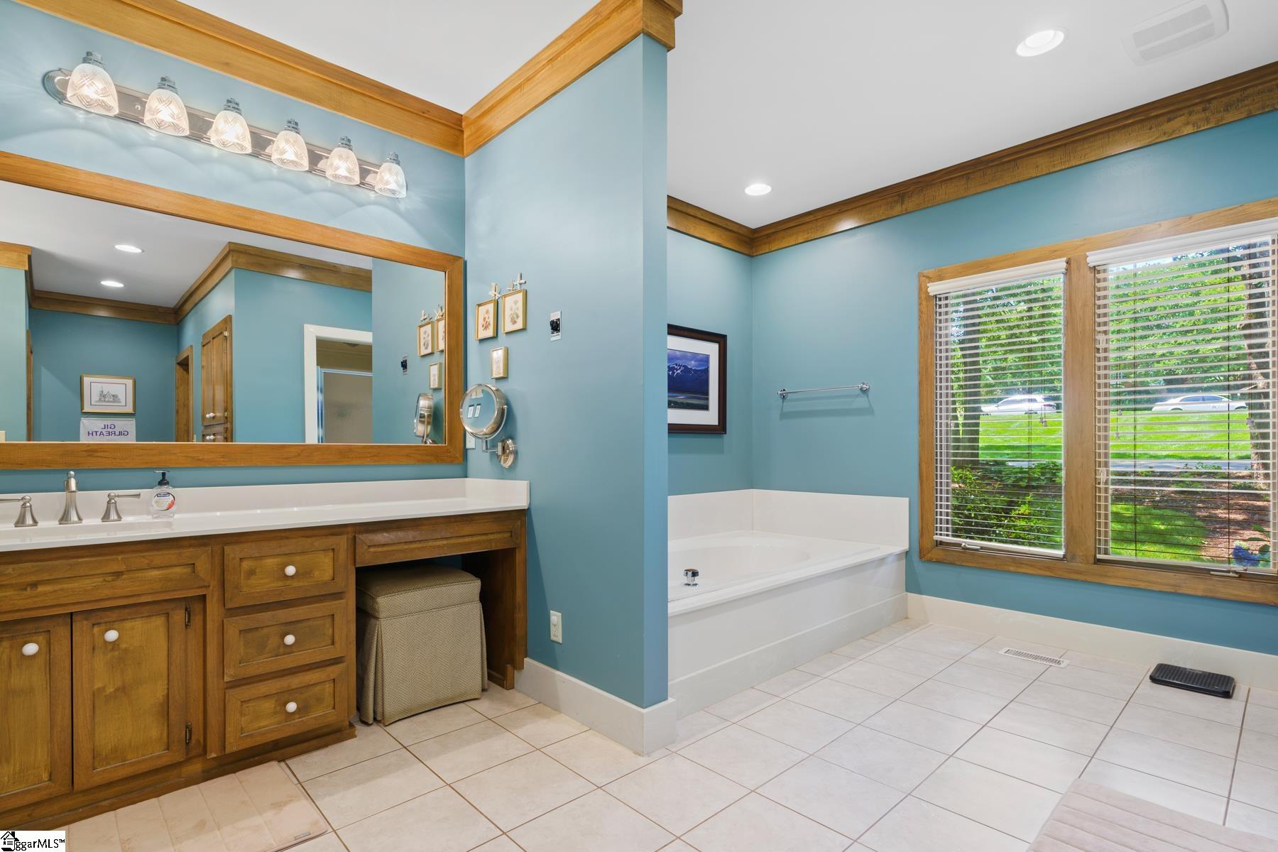 8 Collins Creek Road Greenville, SC 29607 - Photo 12 of 36
