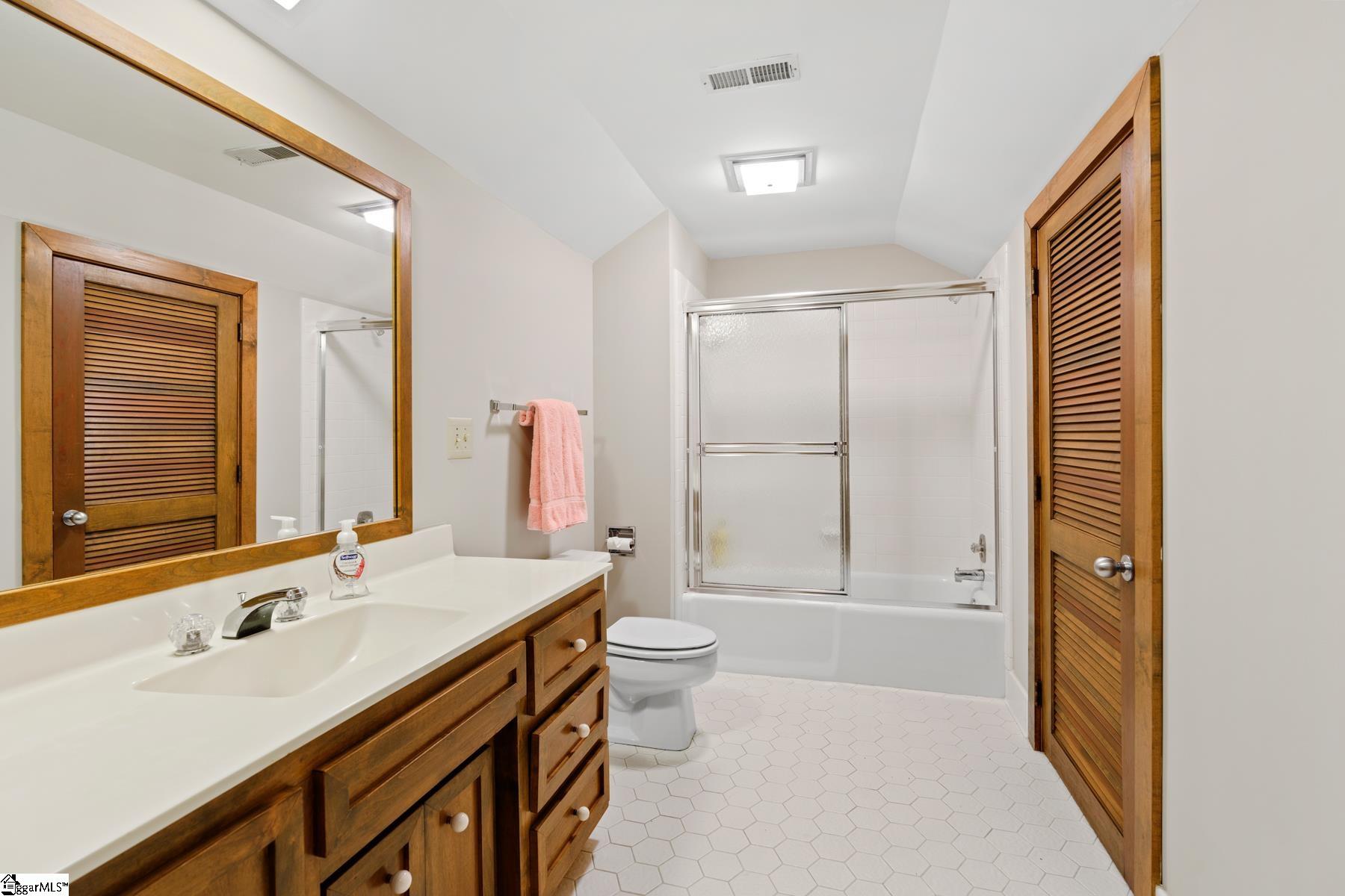 8 Collins Creek Road Greenville, SC 29607 - Photo 19 of 36