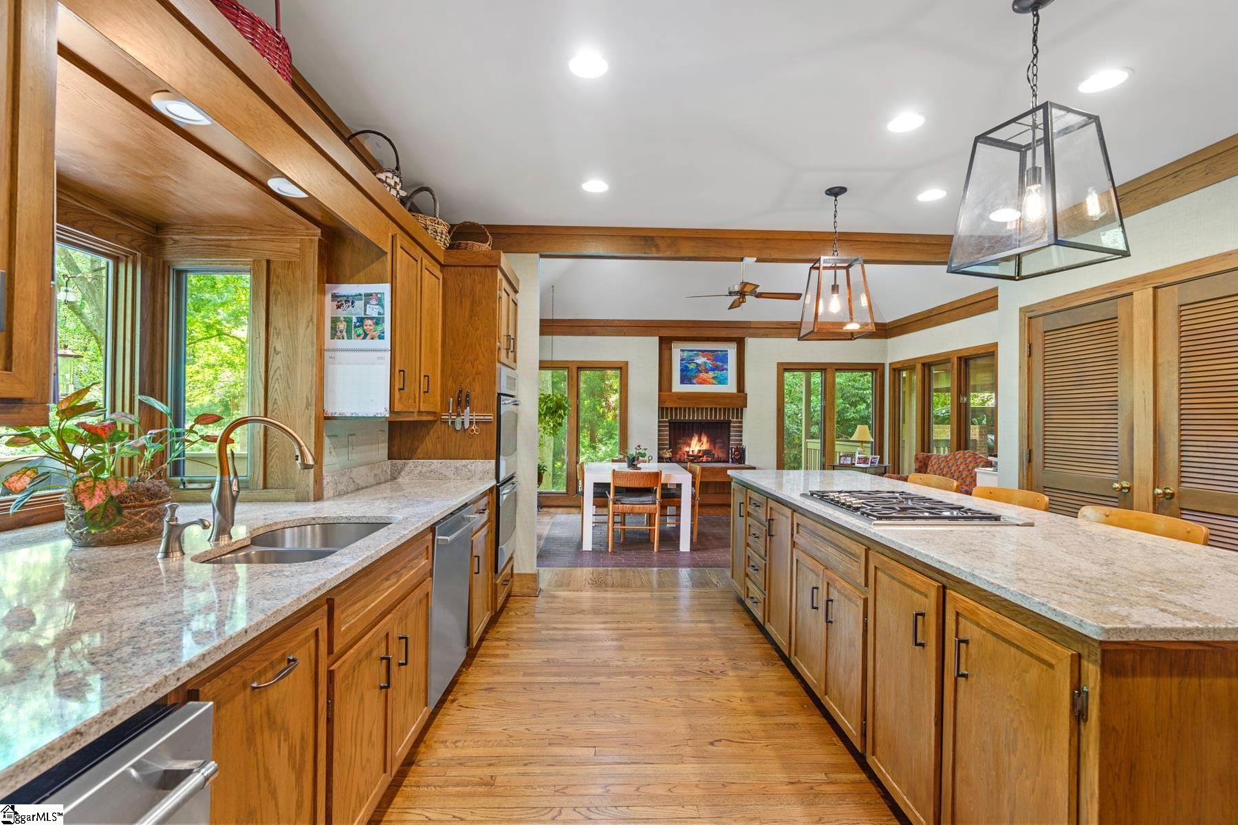 8 Collins Creek Road Greenville, SC 29607 - Photo 29 of 36