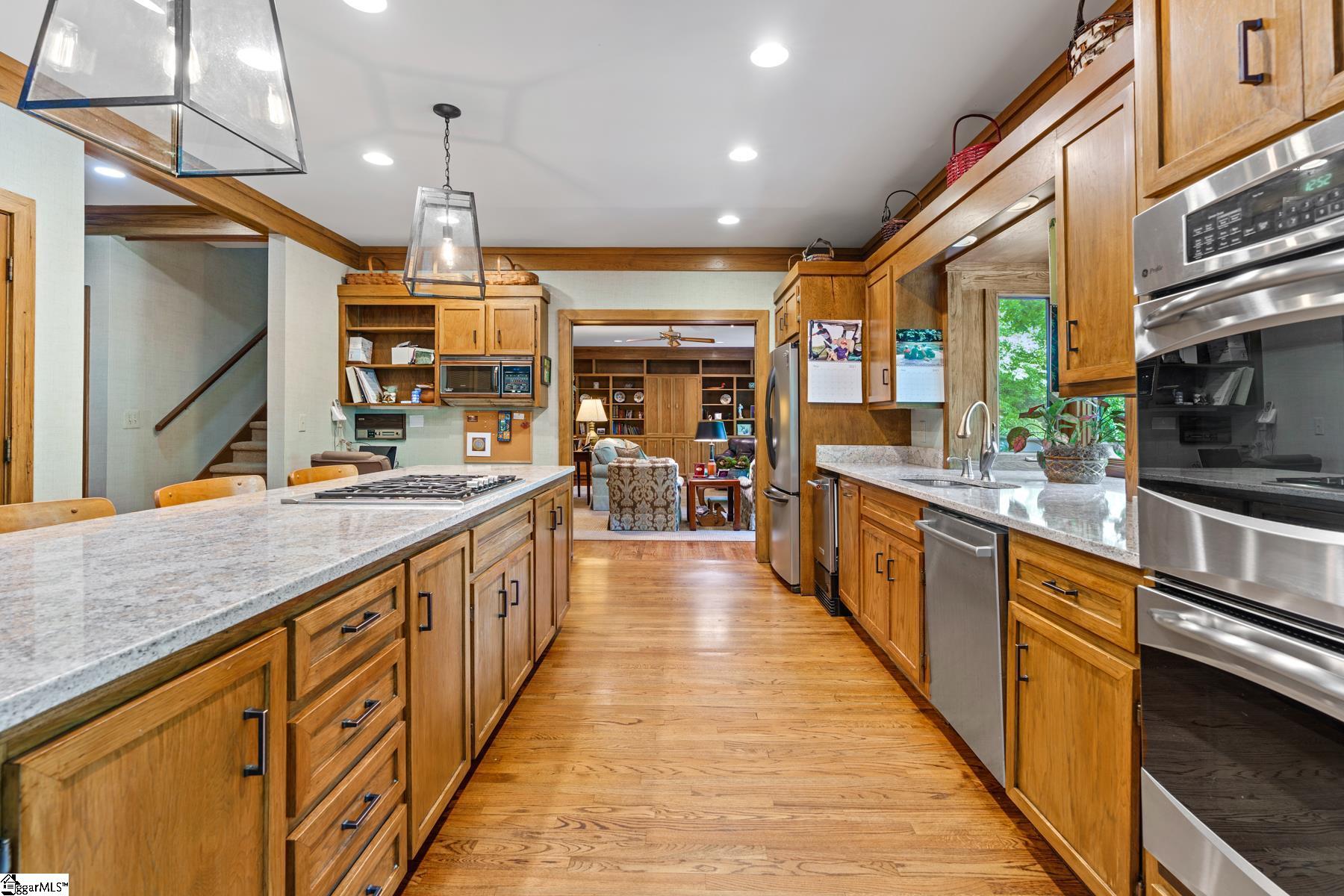 8 Collins Creek Road Greenville, SC 29607 - Photo 30 of 36