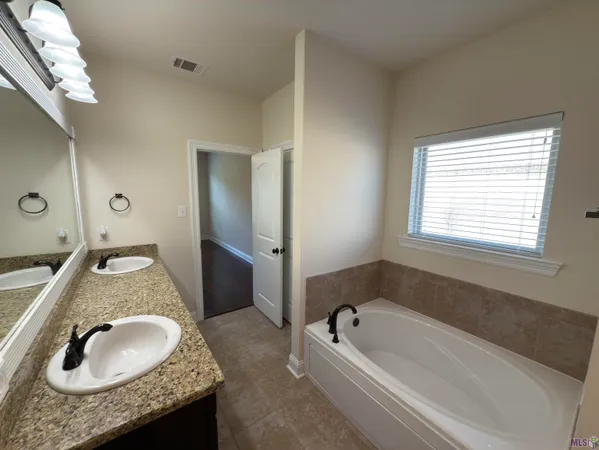 $2,200 | 1337 Cedar Trail Avenue, Zachary, LA 70791