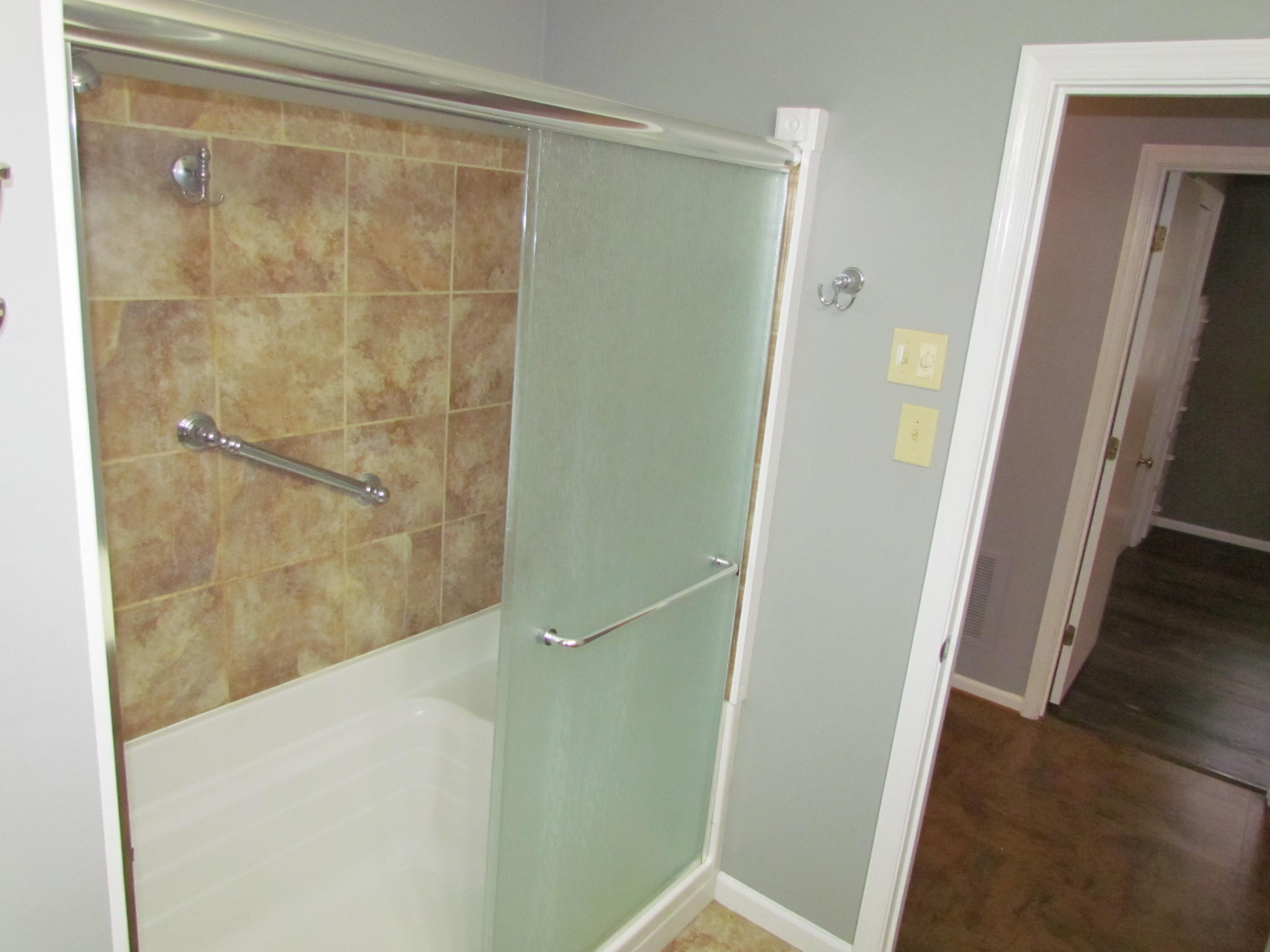 3924 Lenora Road Roanoke, VA 24018 - Photo 14 of 29 Full Bath Main Level.