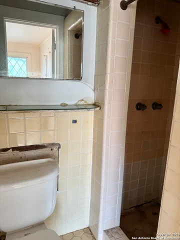 a view of walk in closet