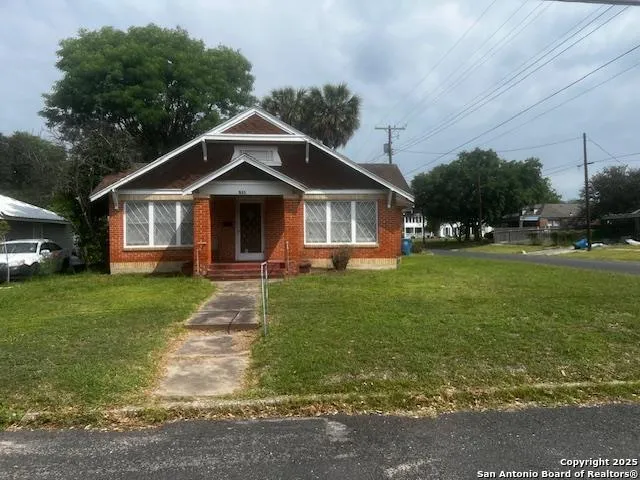 $92,000 | 511 East Corpus Christi Street, Beeville, TX 78102