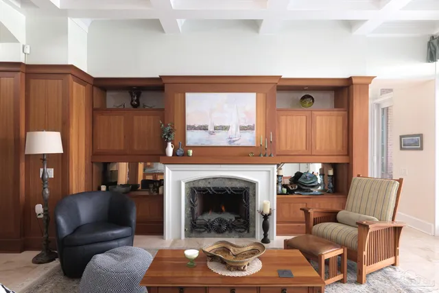 a view of a livingroom with entry way