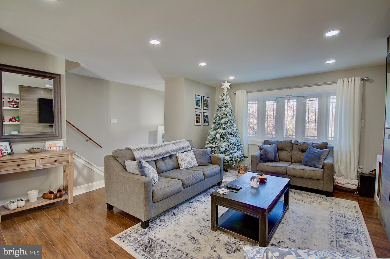 10827 Academy Road Philadelphia, PA 19154 - Photo 7 of 30