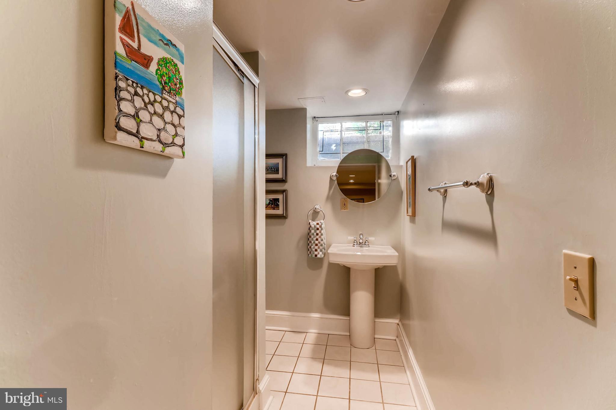 310 Wendover Road Baltimore, MD 21218 - Photo 18 of 27 Bath
