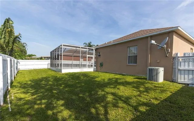 a view of a house with backyard and garden