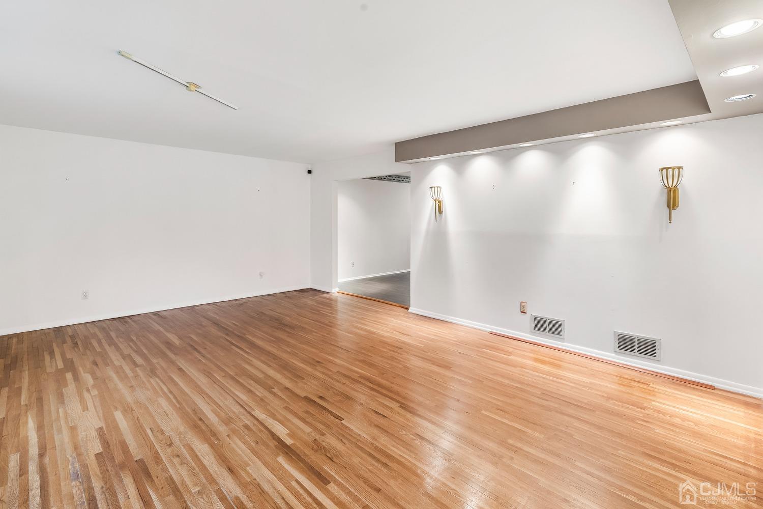 7 Wick Road East Brunswick, NJ 08816 - Photo 9 of 40 Gallery Image 9