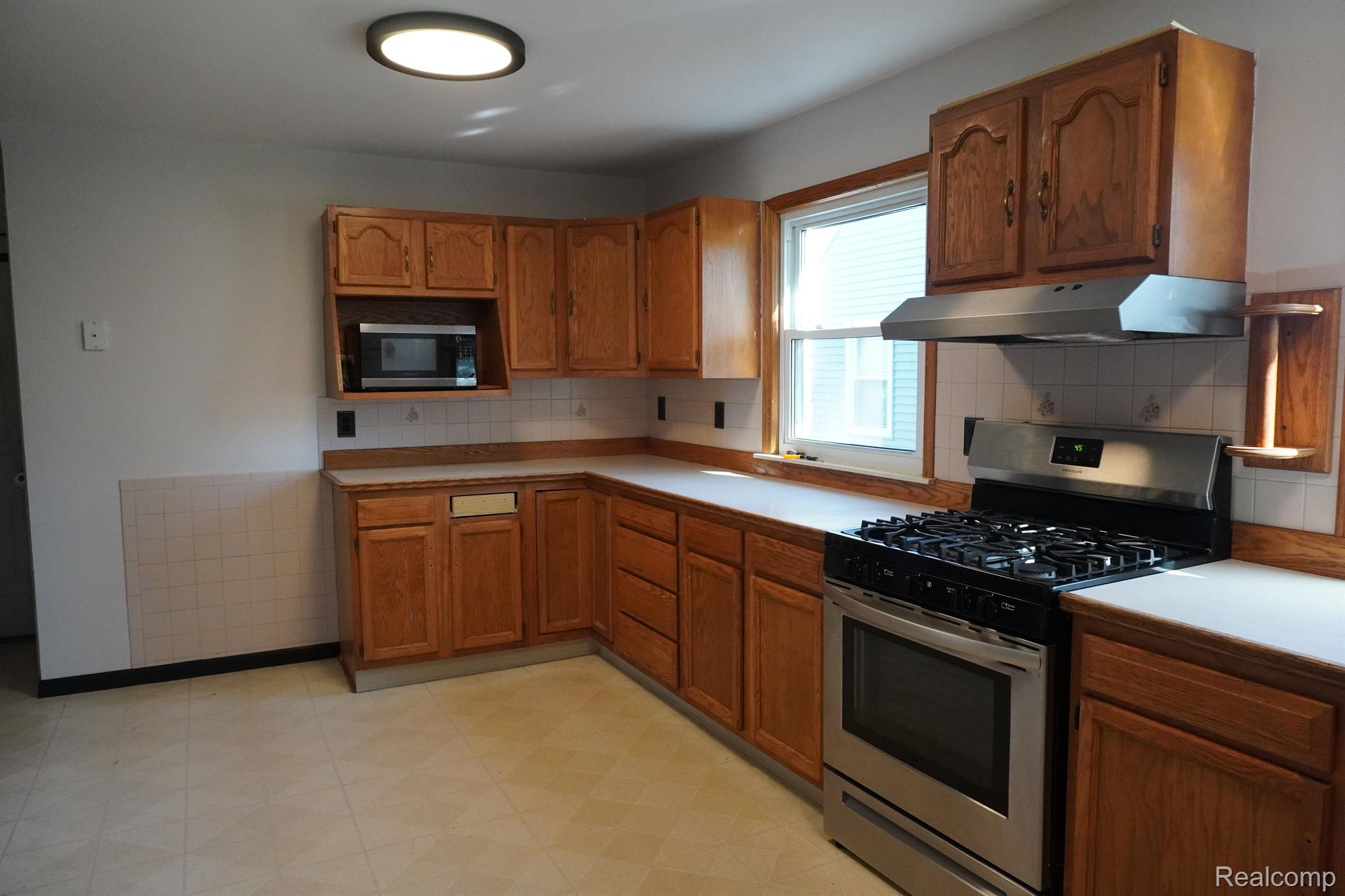 2497 Covert Road Burton, MI 48509 - Photo 13 of 26 Gallery Image 13
