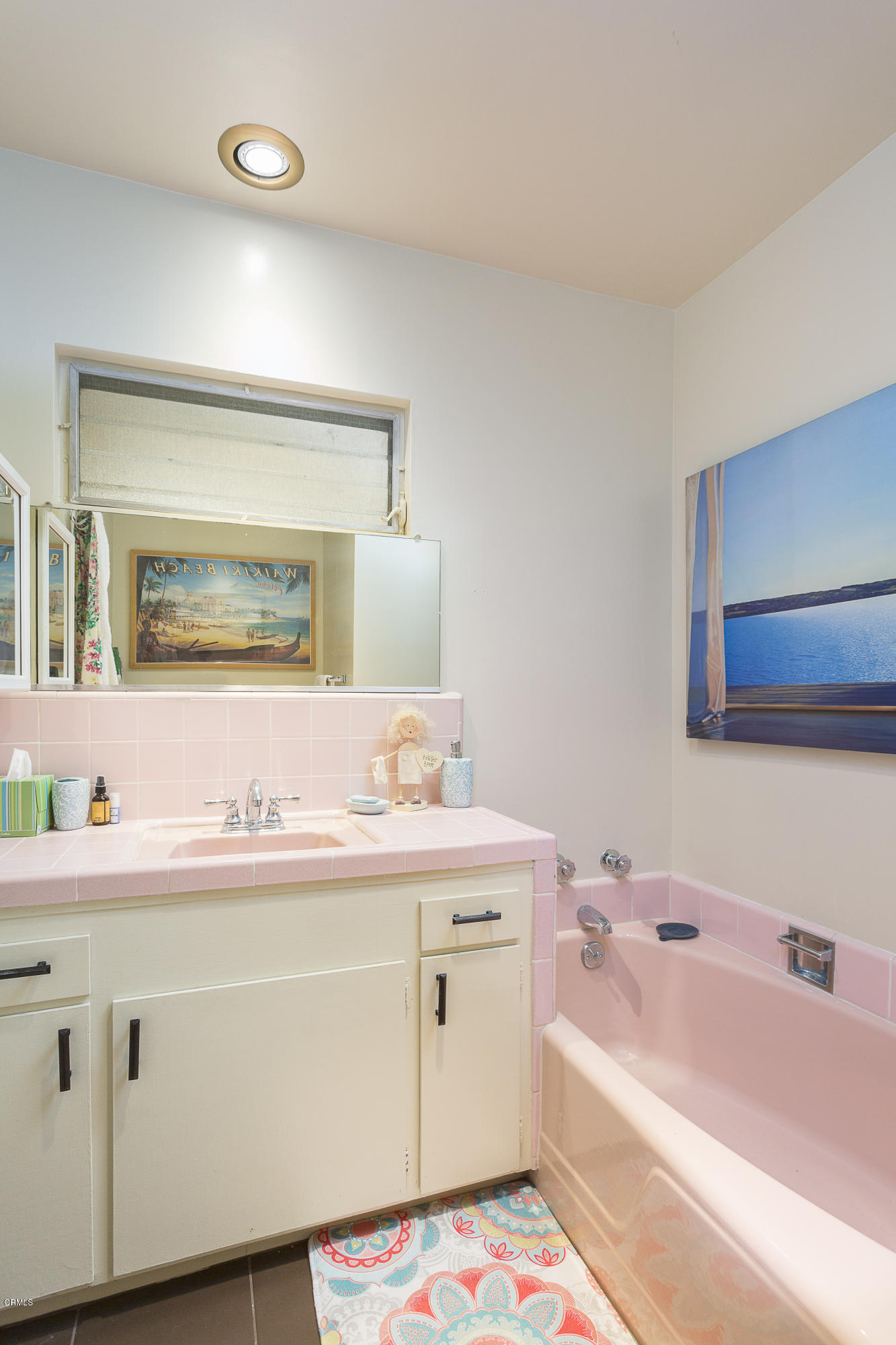 385 Cliff Drive, Unit 3 Pasadena, CA 91107 - Photo 10 of 13 a bathroom with a sink a bathtub a mirror and vanity