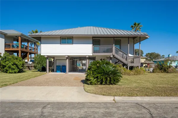 $895,000 | 11 Luau Lane, Rockport, TX 78382