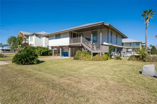 $895,000 | 11 Luau Lane, Rockport, TX 78382