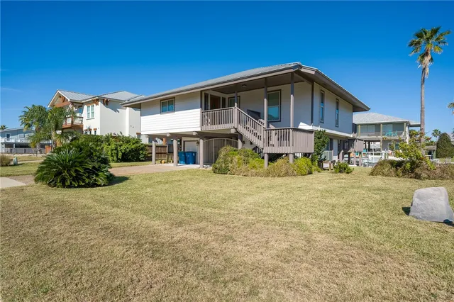 $895,000 | 11 Luau Lane, Rockport, TX 78382