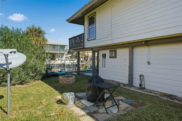 $895,000 | 11 Luau Lane, Rockport, TX 78382