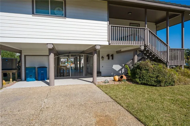 $895,000 | 11 Luau Lane, Rockport, TX 78382