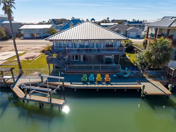 $895,000 | 11 Luau Lane, Rockport, TX 78382